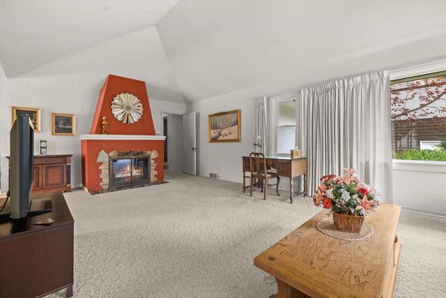 408 Valley ROAD, Twin Lakes, WI 53181