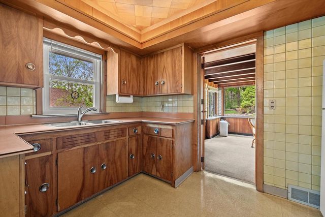 408 Valley ROAD, Twin Lakes, WI 53181