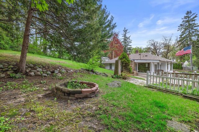 408 Valley ROAD, Twin Lakes, WI 53181