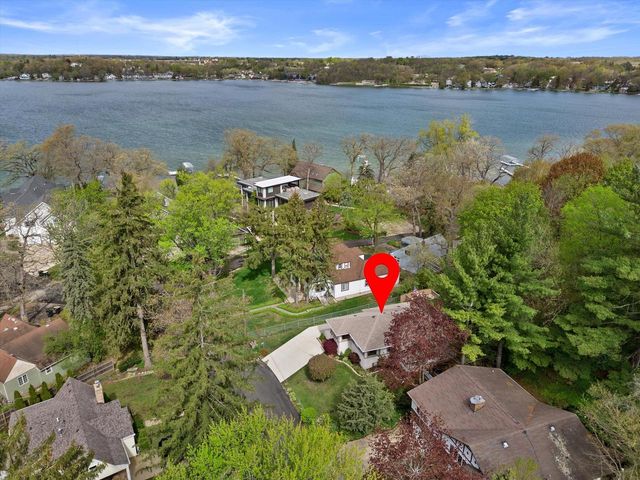 408 Valley ROAD, Twin Lakes, WI 53181