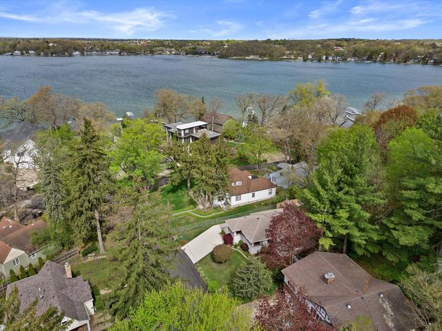 408 Valley ROAD, Twin Lakes, WI 53181