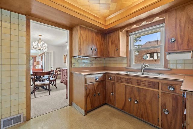 408 Valley ROAD, Twin Lakes, WI 53181
