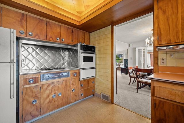 408 Valley ROAD, Twin Lakes, WI 53181
