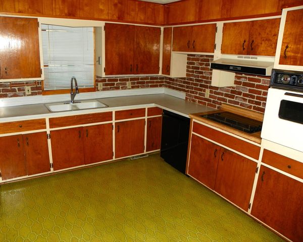 5320 S Seneca St., Wichita, KS 67217