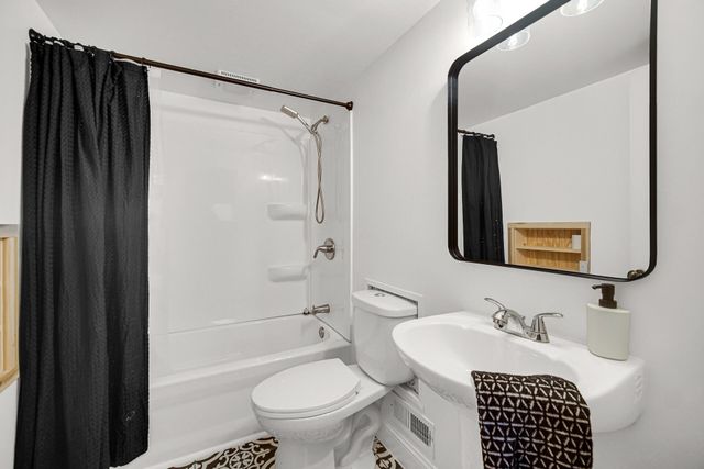 1411 W Beam Street, Chesterton, IN 46304