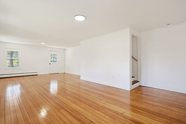 4 Gates Ter, Sterling, MA 01564