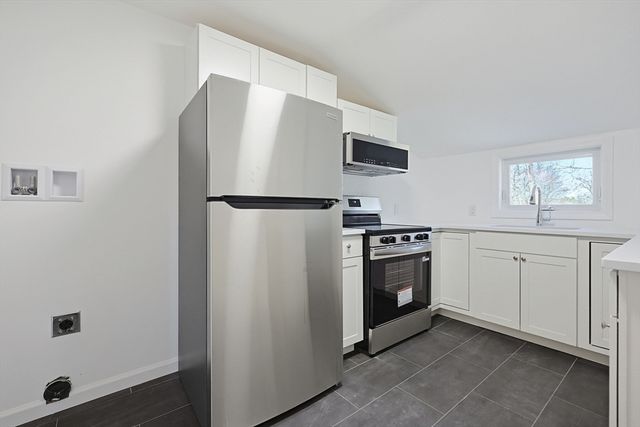 4 Gates Ter, Sterling, MA 01564