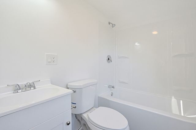 4 Gates Ter, Sterling, MA 01564