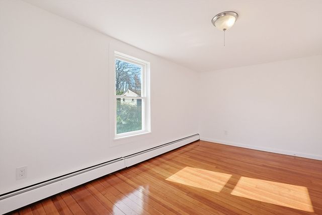 4 Gates Ter, Sterling, MA 01564