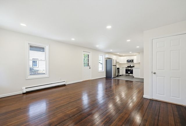 4 Gates Ter, Sterling, MA 01564