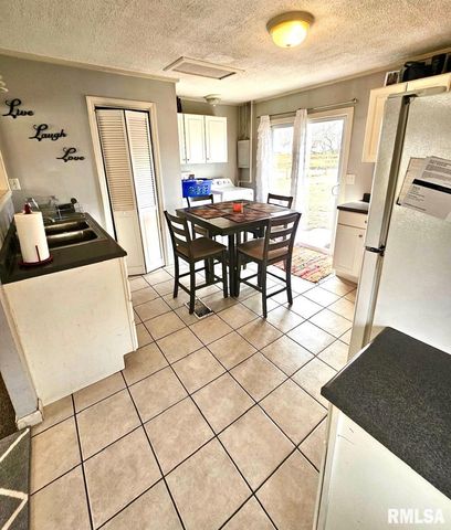 1615 ELMWOOD Street, Jacksonville, IL 62650