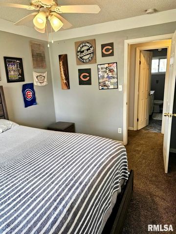 1615 ELMWOOD Street, Jacksonville, IL 62650