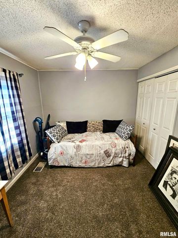 1615 ELMWOOD Street, Jacksonville, IL 62650