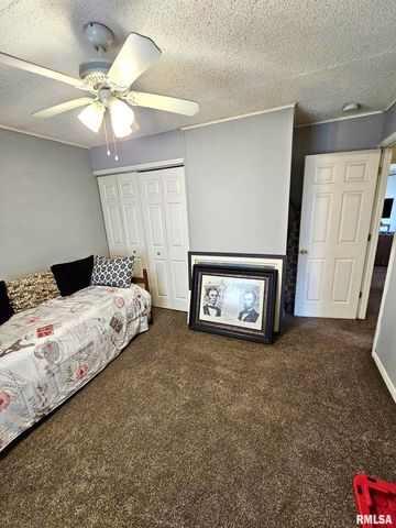 1615 ELMWOOD Street, Jacksonville, IL 62650