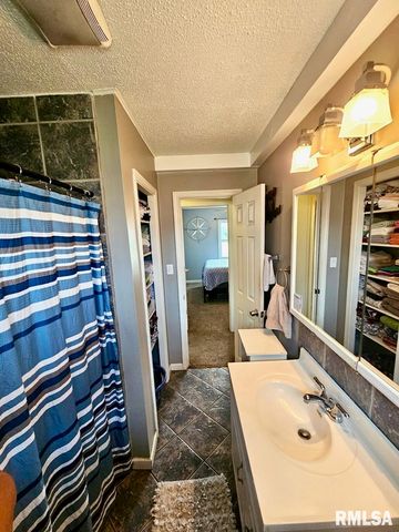 1615 ELMWOOD Street, Jacksonville, IL 62650