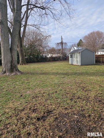 1615 ELMWOOD Street, Jacksonville, IL 62650