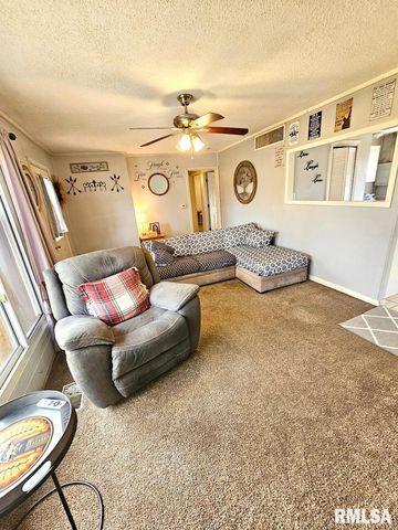 1615 ELMWOOD Street, Jacksonville, IL 62650