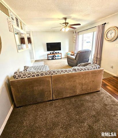 1615 ELMWOOD Street, Jacksonville, IL 62650