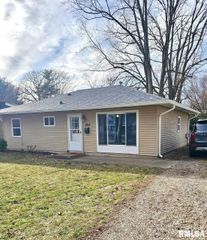 1615 ELMWOOD Street, Jacksonville, IL 62650