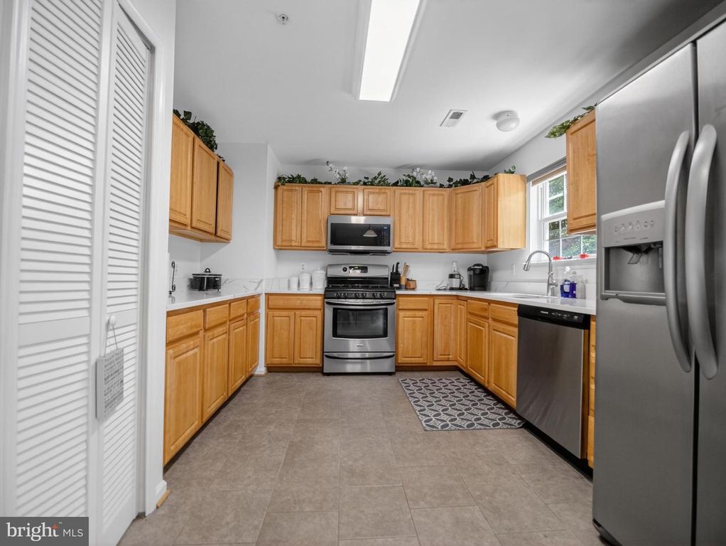 Image 10 of property listing at 10105 MILWAUKEE CT, Largo, MD 20774