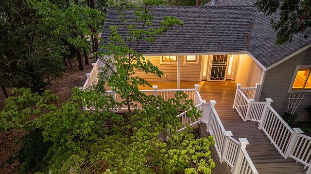 21140 Vista Amorosa Ct, Pine Grove, CA 95665