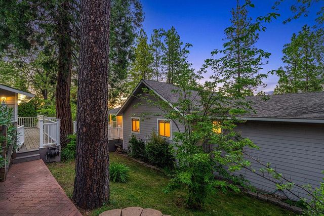 21140 Vista Amorosa Ct, Pine Grove, CA 95665
