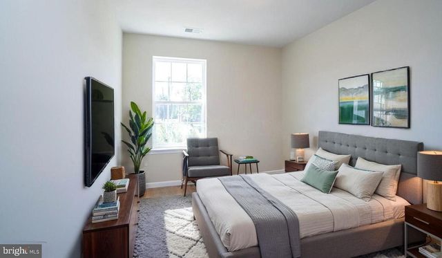 121 MAZZEO DR, Glassboro, NJ 08028