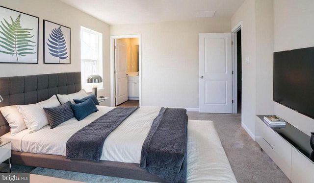 121 MAZZEO DR, Glassboro, NJ 08028