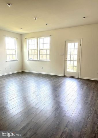 121 MAZZEO DR, Glassboro, NJ 08028