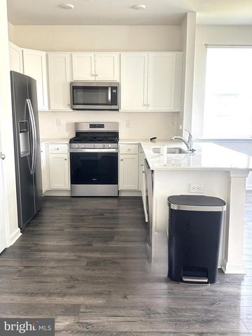 121 MAZZEO DR, Glassboro, NJ 08028