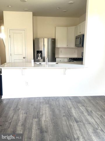 121 MAZZEO DR, Glassboro, NJ 08028