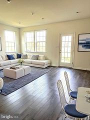 121 MAZZEO DR, Glassboro, NJ 08028