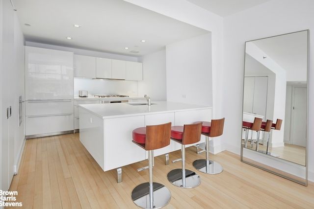 5 E 44th St Apt 11, New York City, NY 10017