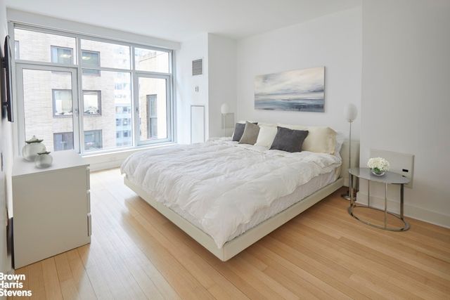 5 E 44th St Apt 11, New York City, NY 10017