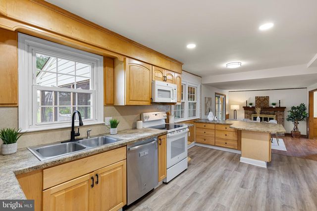 13 BLACK RD, New Castle, DE 19720