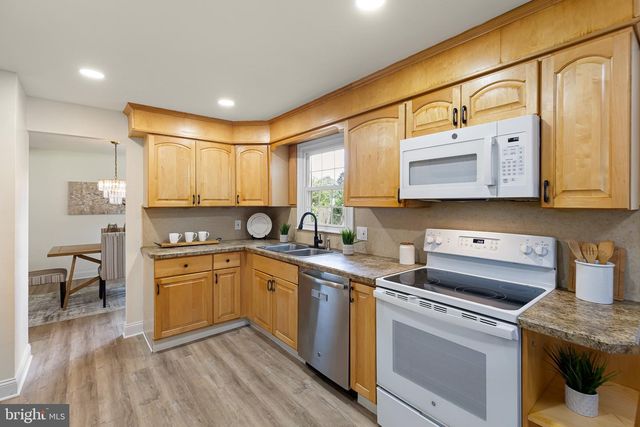 13 BLACK RD, New Castle, DE 19720