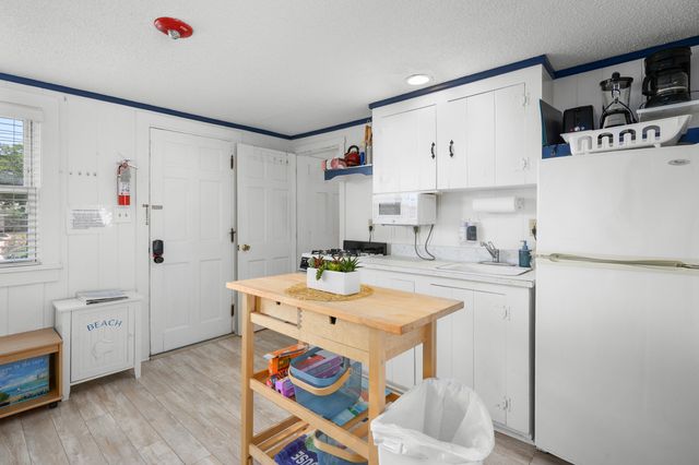 194 Captain Chase Road UNIT 3, Dennis Port, MA 02639