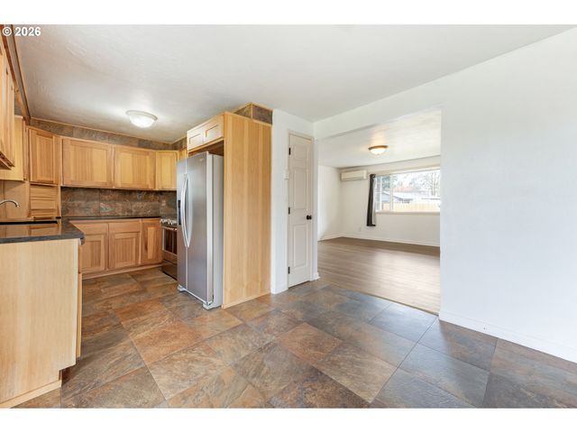 1310 W QUINALT St, Springfield, OR 97477