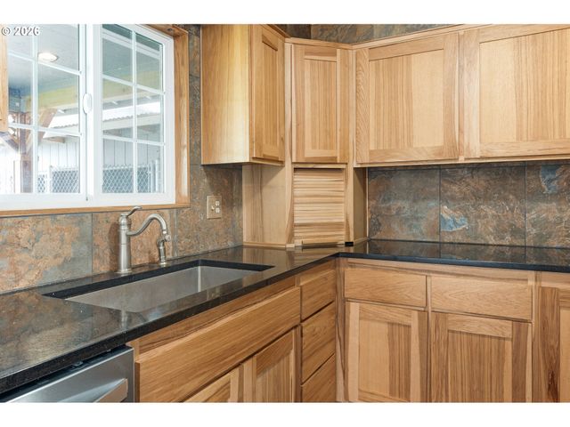 1310 W QUINALT St, Springfield, OR 97477