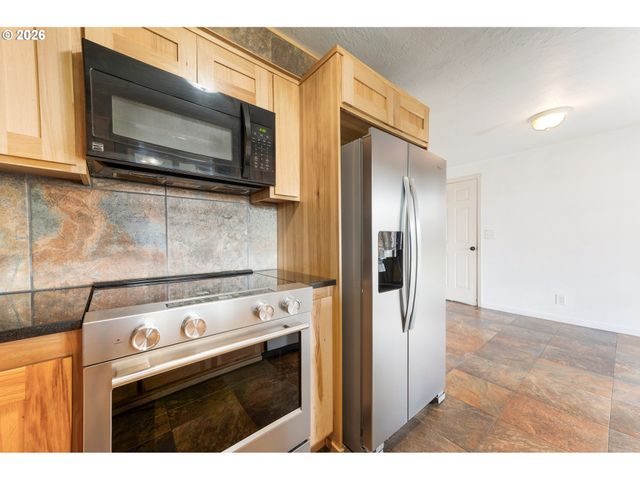 1310 W QUINALT St, Springfield, OR 97477