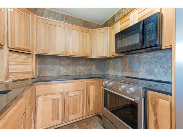 1310 W QUINALT St, Springfield, OR 97477