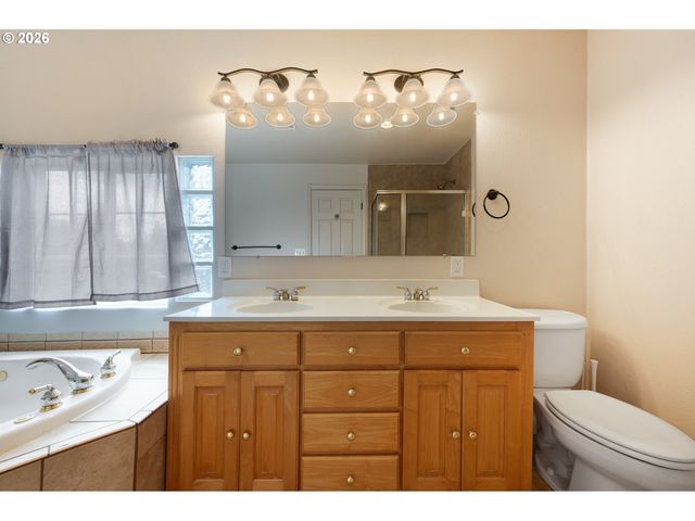 1310 W QUINALT St, Springfield, OR 97477