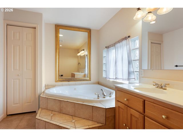 1310 W QUINALT St, Springfield, OR 97477