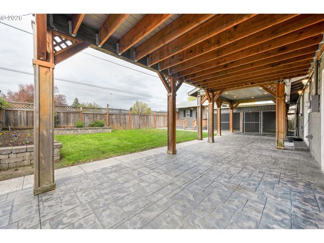 1310 W QUINALT St, Springfield, OR 97477