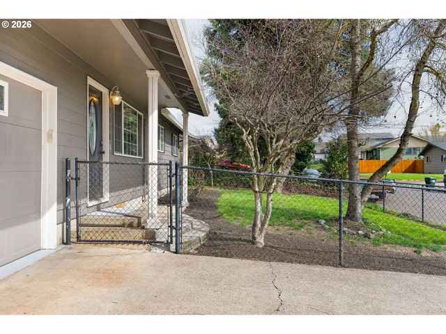 1310 W QUINALT St, Springfield, OR 97477