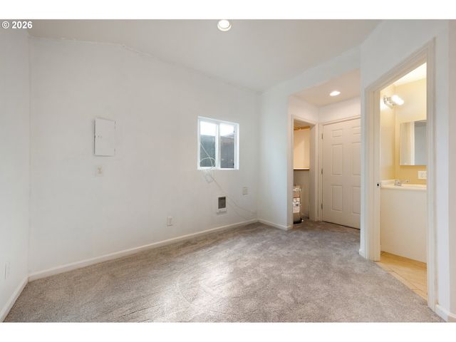 1310 W QUINALT St, Springfield, OR 97477