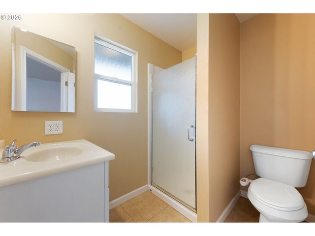 1310 W QUINALT St, Springfield, OR 97477