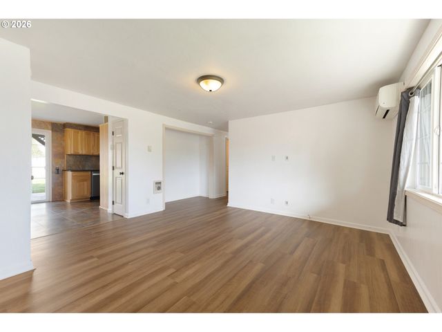 1310 W QUINALT St, Springfield, OR 97477