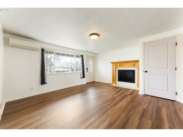 1310 W QUINALT St, Springfield, OR 97477