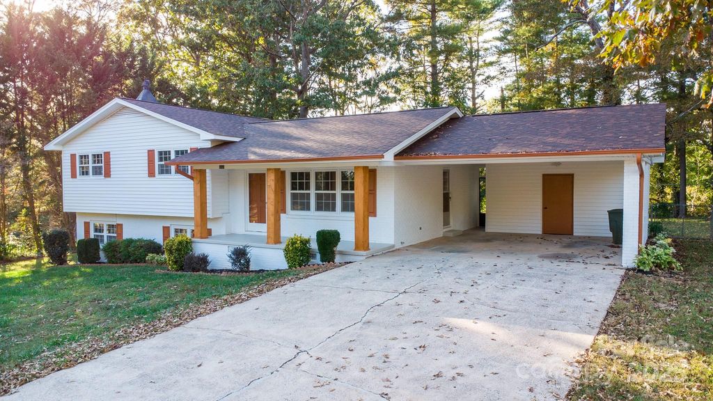 3851 Idlewood Acres Road, Hickory, NC 28601